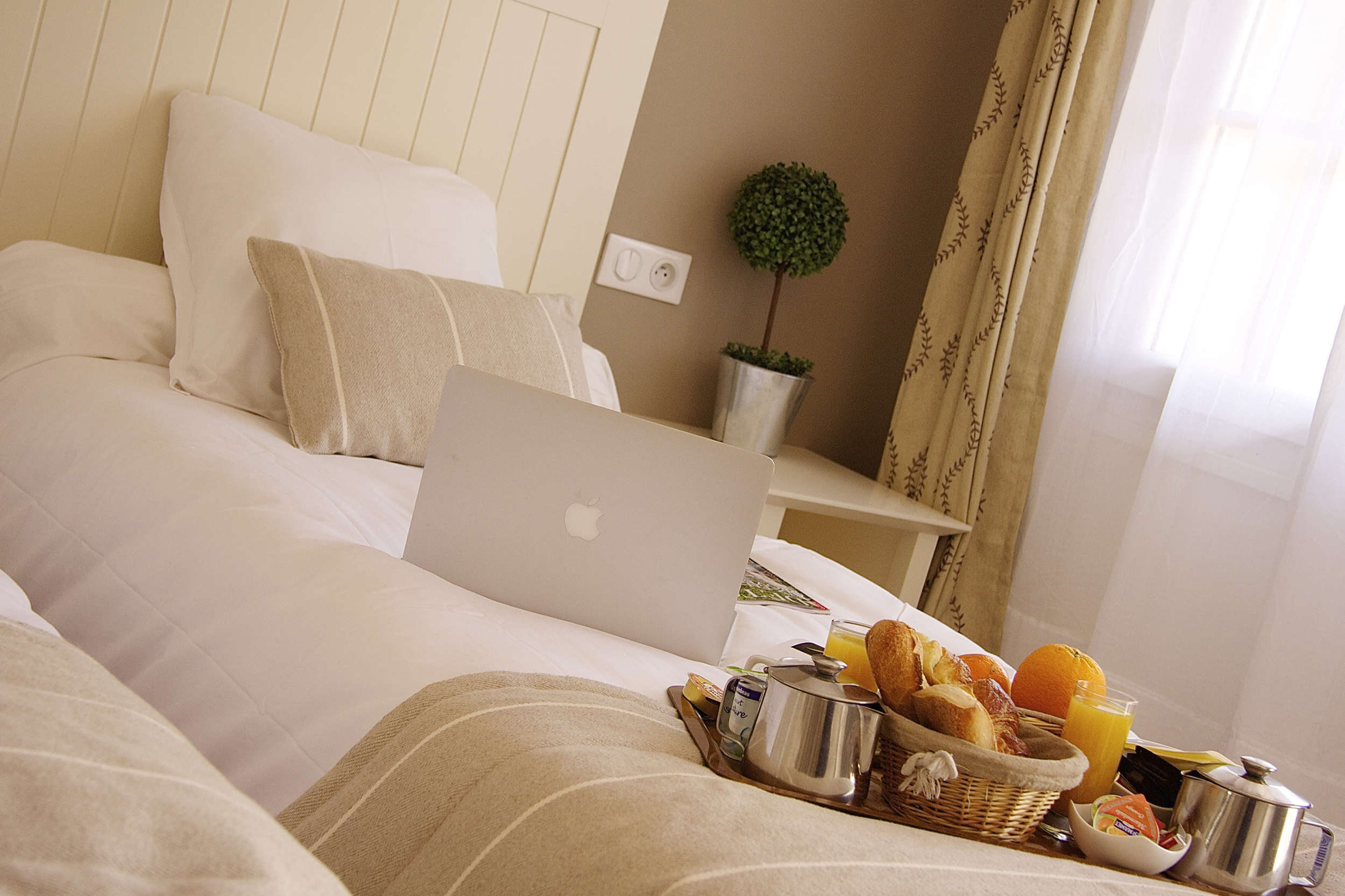 Comfort hotel room in Aix en Provence